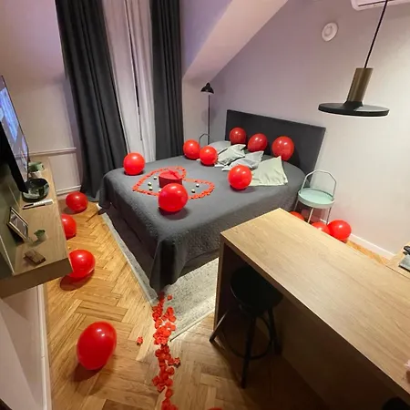 Apartment Pistachio